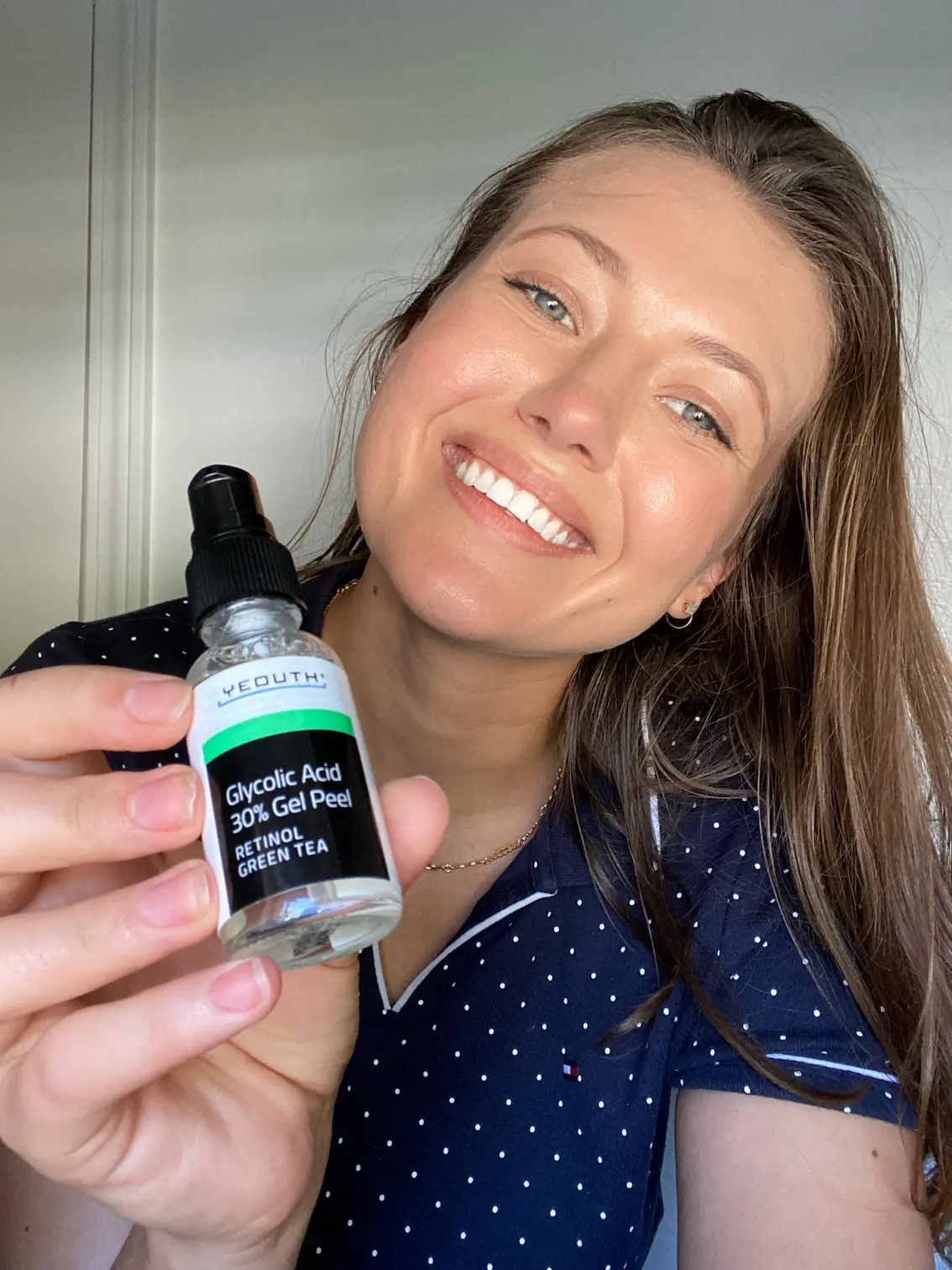 Customer using YEOUTH Glycolic Peel